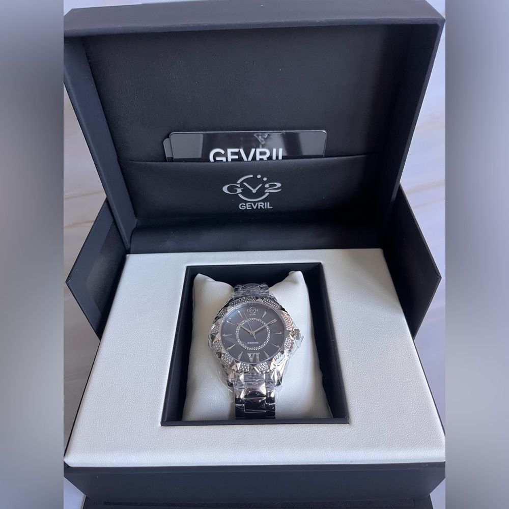 GV2 Venice Diamond  Women's Bracelet Watch Mother of Pearl With Diamond